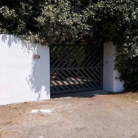 Σπίτι διακοπών Garden Lucia Λέτσε