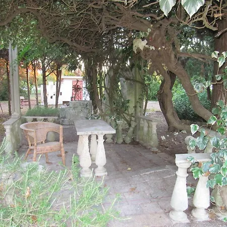 Garden Lucia Λέτσε